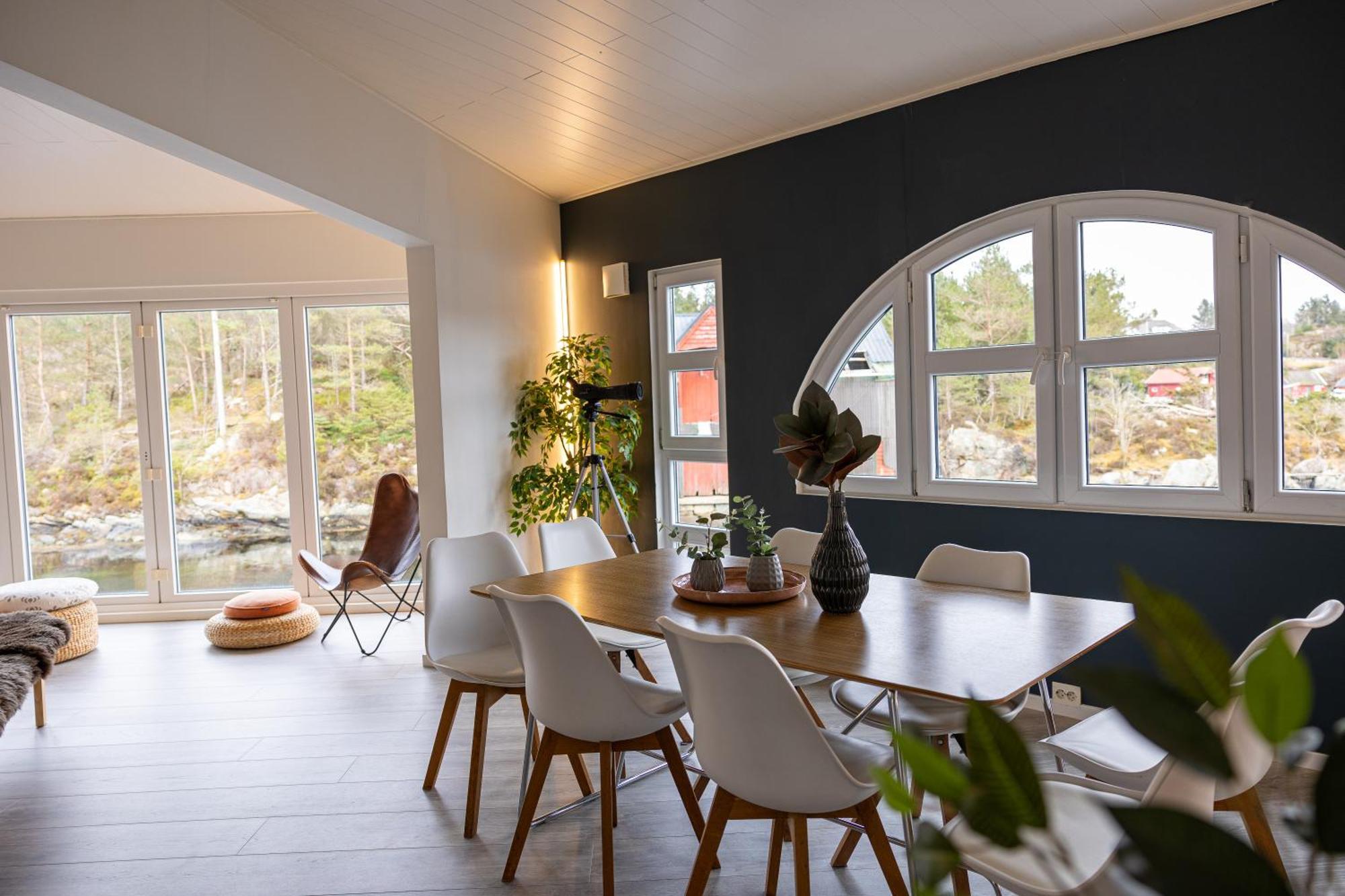 Floating House Botel 3*