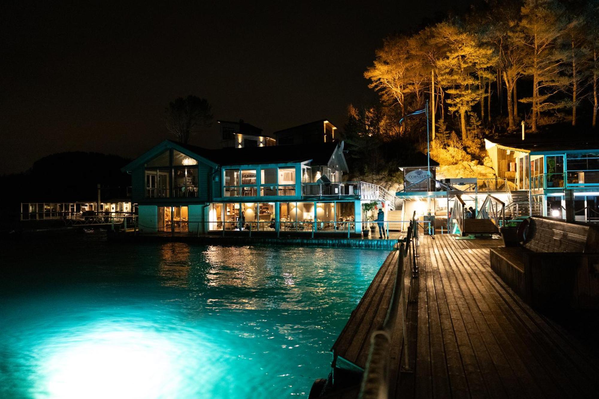 Floating House 3*