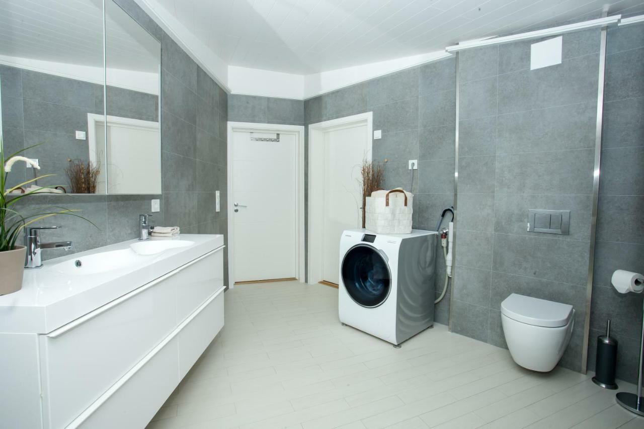 Floating House Botel 3*